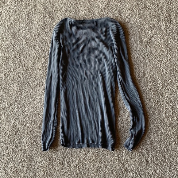 A cute top in the brand out of the blue - Picture 2 of 2